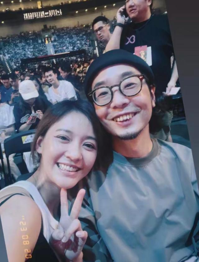 陈意涵晒两个孩子玩水彩照 二女儿正脸照曝光好可爱
