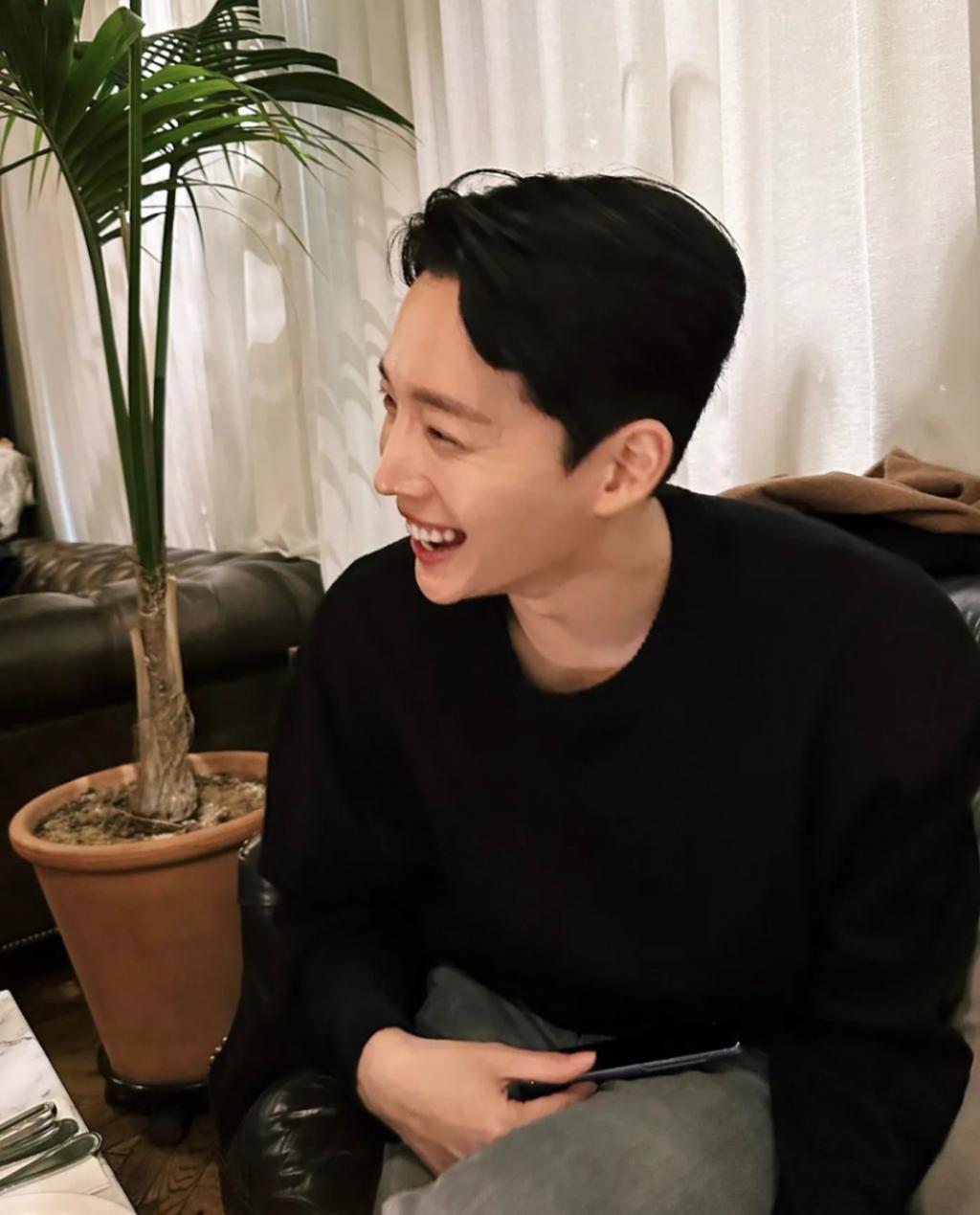 好般配!女团出身歌手与美男演员突然宣布结婚