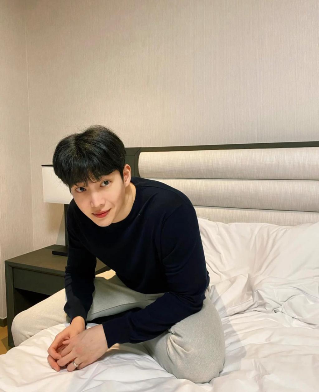 好般配!女团出身歌手与美男演员突然宣布结婚