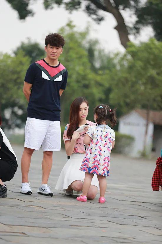 离婚6年，王宝强狂赚22亿，宋喆刚出狱，马蓉却“稳赢”