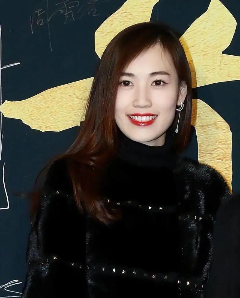 离婚6年，王宝强狂赚22亿，宋喆刚出狱，马蓉却“稳赢”