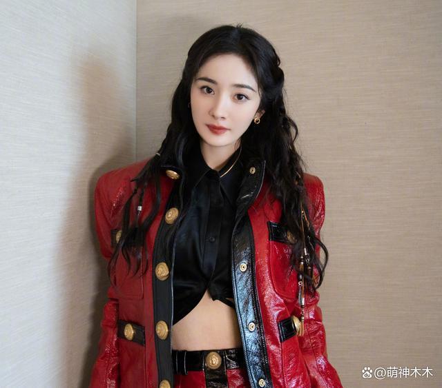 杨幂生日唐嫣又缺席送祝福！再现塑料闺蜜情，抱团太明显