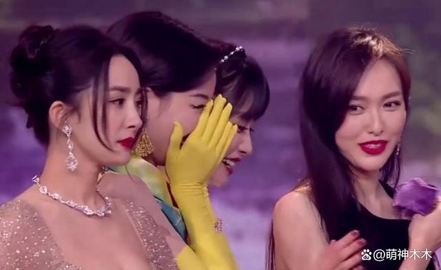 杨幂生日唐嫣又缺席送祝福！再现塑料闺蜜情，抱团太明显