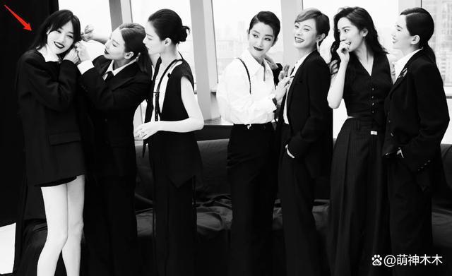 杨幂生日唐嫣又缺席送祝福！再现塑料闺蜜情，抱团太明显