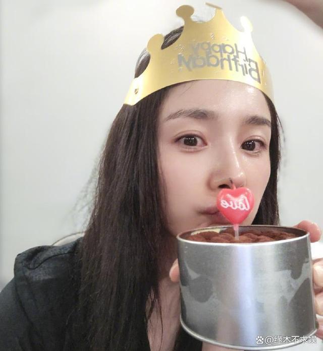 37岁杨幂穿万元睡衣逛bm，两位店员贴身服务，身材被店员比下去！
