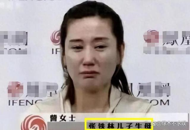 66岁张铁林定居英国被偶遇，和家人吃川菜，步履蹒跚无人搀扶！