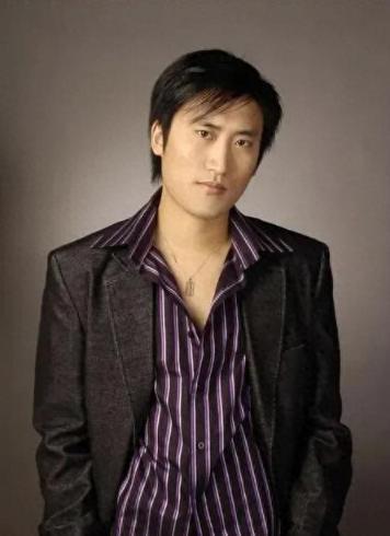 曝赵本山徒弟吴云飞结婚 成龙唐国强闫妮等送上祝福