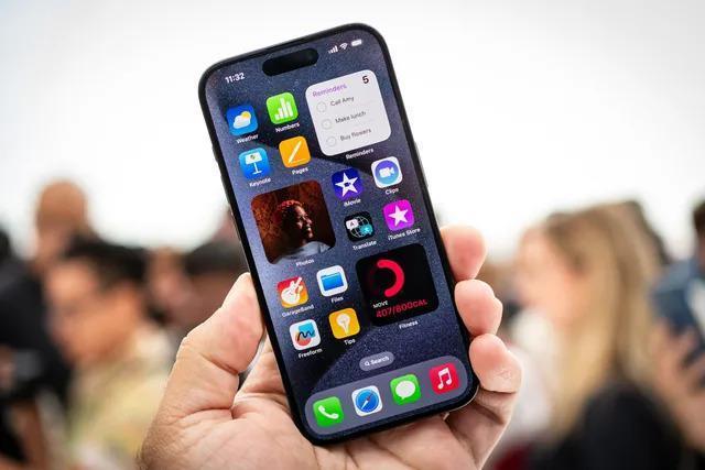 苹果 iPhone 15 Pro 和 iPhone 15 Pro Max 真机上手