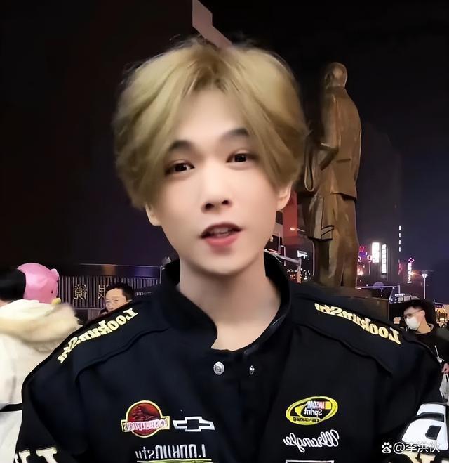 山寨版鹿晗自曝月入500万，两年前还只是电子厂打工仔