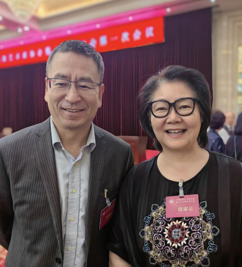 赵丽颖脸小，雷佳音头大，殷桃粉太美！这位戏骨坐C位大家服