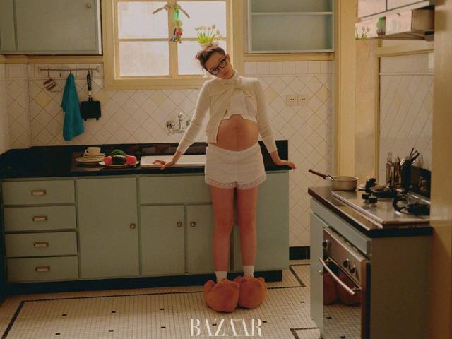 超模睢晓雯挺孕肚拍时尚大片 老公金大川自夸“命真好”