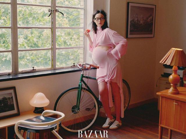 超模睢晓雯挺孕肚拍时尚大片 老公金大川自夸“命真好”