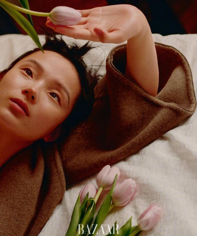 超模睢晓雯挺孕肚拍时尚大片 老公金大川自夸“命真好”