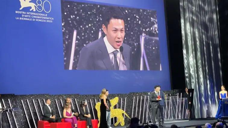 人气女星告别“爷孙恋”，新姐夫是个软饭男？