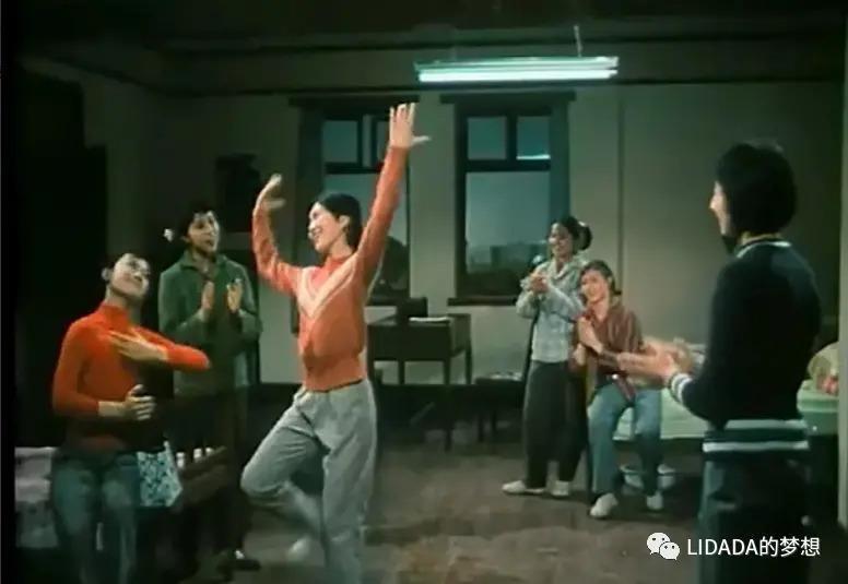 她是是双料影后，忙事业40岁才结婚生子，今幸福圆满惹人羡