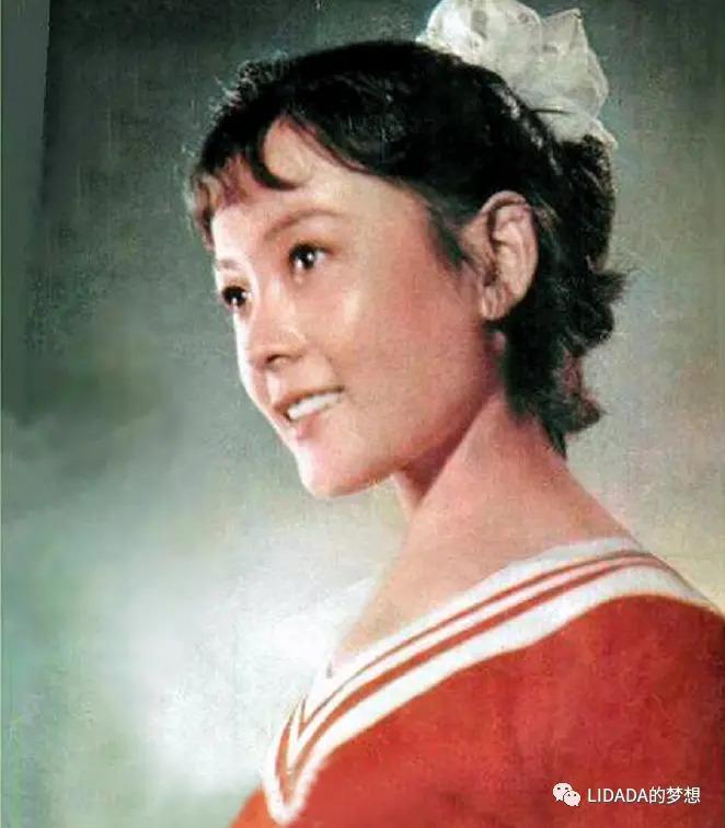 她是是双料影后，忙事业40岁才结婚生子，今幸福圆满惹人羡