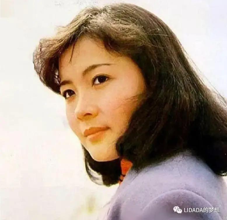 她是是双料影后，忙事业40岁才结婚生子，今幸福圆满惹人羡
