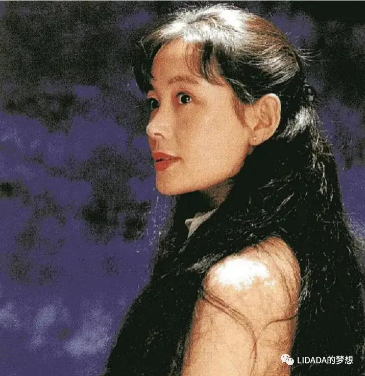 她是是双料影后，忙事业40岁才结婚生子，今幸福圆满惹人羡