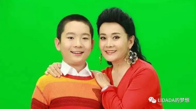 她是是双料影后，忙事业40岁才结婚生子，今幸福圆满惹人羡