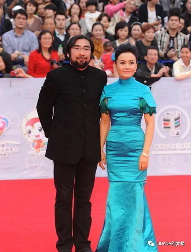 她是是双料影后，忙事业40岁才结婚生子，今幸福圆满惹人羡