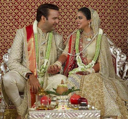 一场婚礼豪掷7亿，6亿印度男性的梦中女神，要回家接班了？