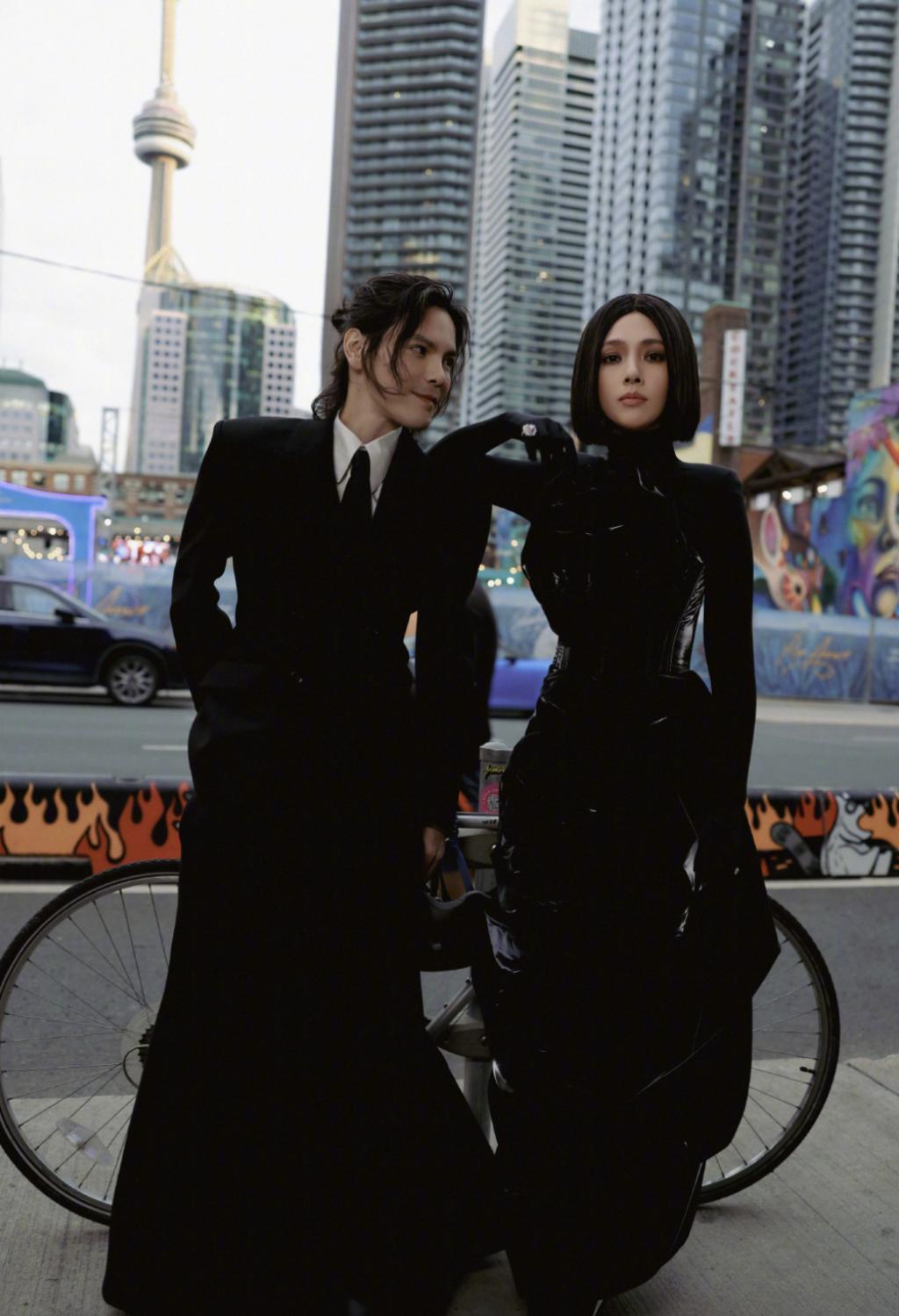 向佐：为了直播一天只睡3个小时！郭碧婷红毯变得不敢认