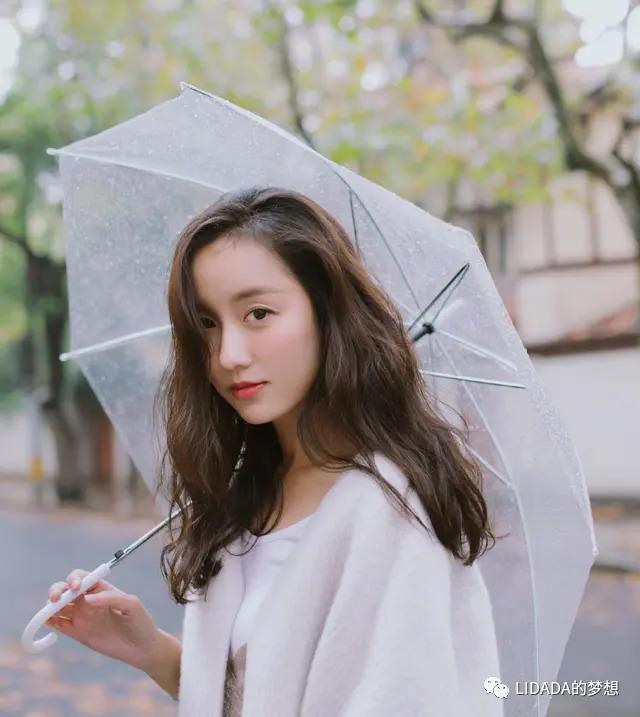 从杂工到女一号，她低调温柔演技受赞，戏红人不红却深得喜欢