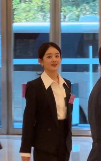 赵丽颖参加中国电视艺术家协会生图曝光，气质端庄美到惊艳