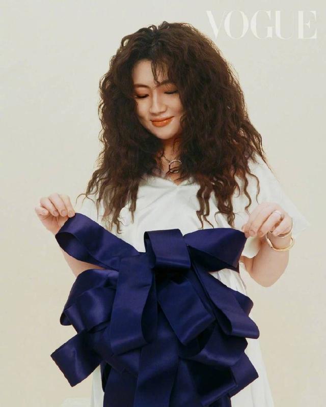任家萱Selina《VOGUE》孕肚照封面 迎接人生新身份