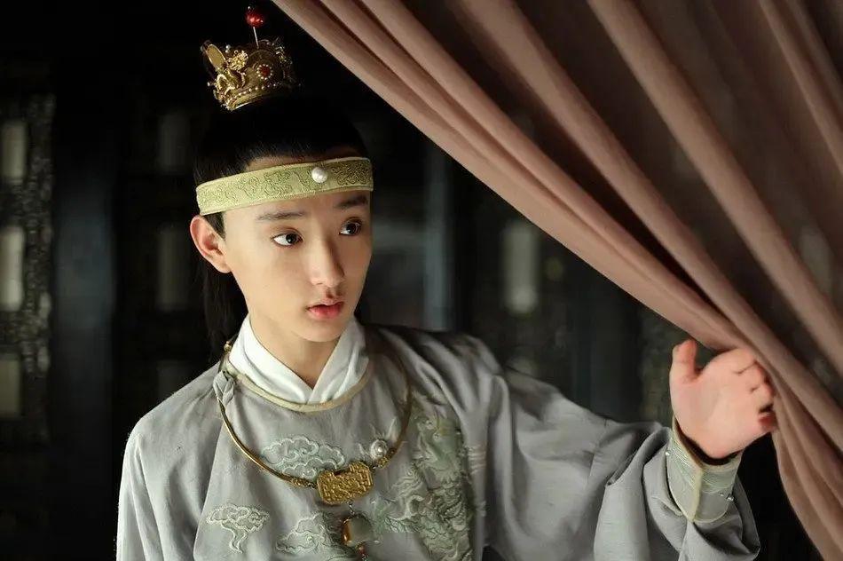 他被骂是“妈宝男”？