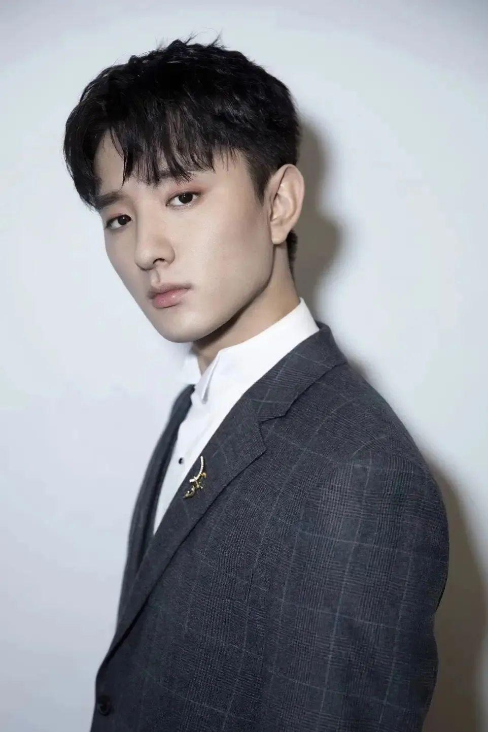 他被骂是“妈宝男”？