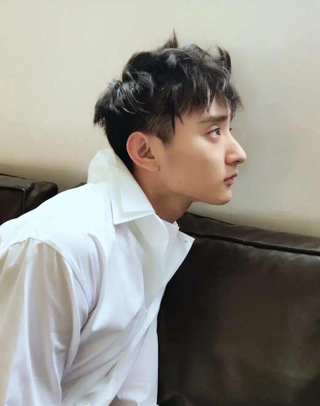 他被骂是“妈宝男”？