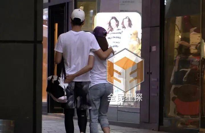 他被骂是“妈宝男”？