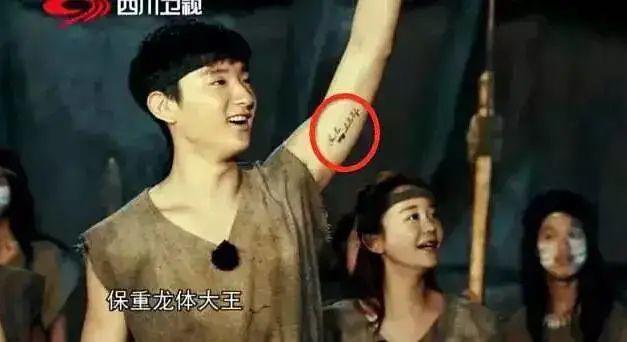 他被骂是“妈宝男”？