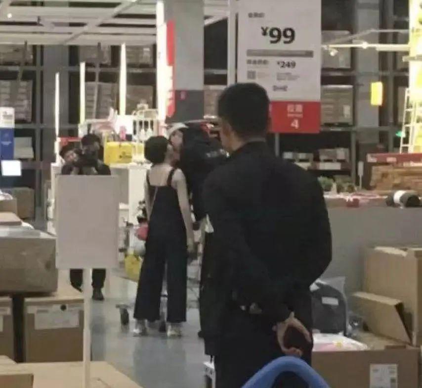他被骂是“妈宝男”？