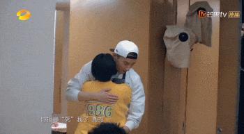 他被骂是“妈宝男”？