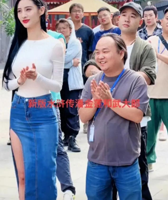 一张“假脸”却硬要演潘金莲，脸部僵硬像蛇精，看着难受