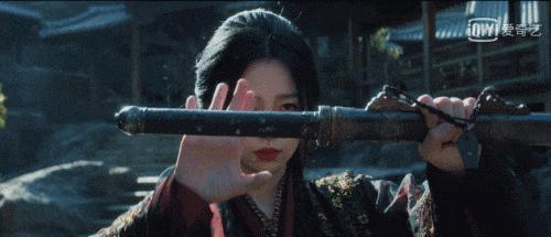 有钱大概是她最不值一提的标签