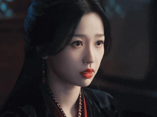 有钱大概是她最不值一提的标签