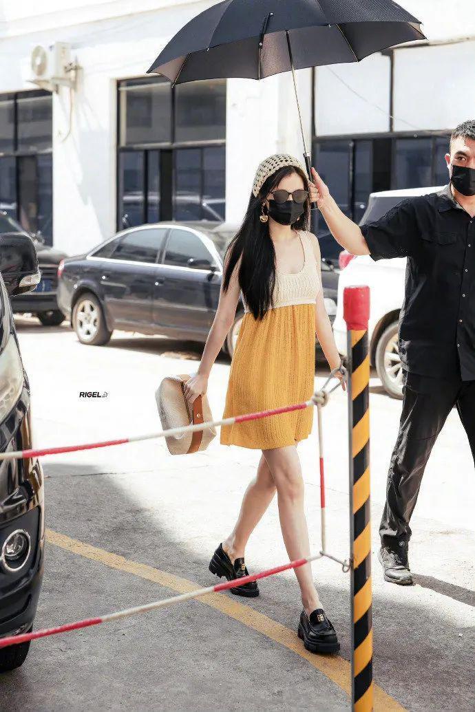 有钱大概是她最不值一提的标签