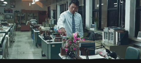 塌房三年的顶级演员，复出了