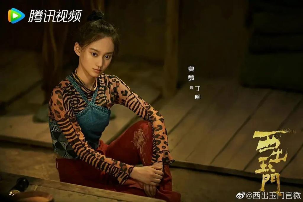 小白花逆袭过时了，观众最爱天降女强人