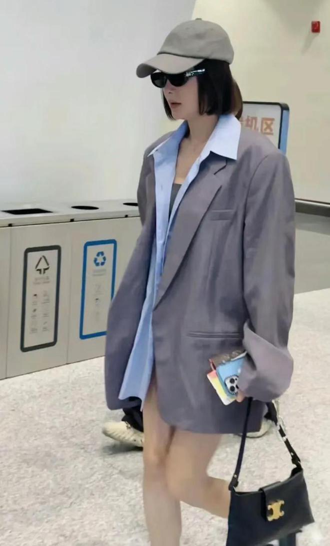 秦岚被偶遇无美颜滤镜变化大,生图暴露真实年龄