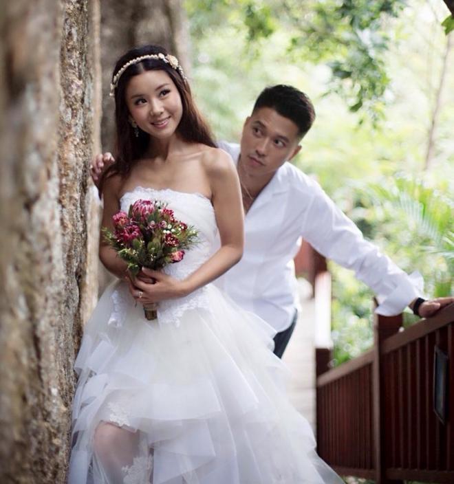 李小萌晒庆生照秀恩爱 闭眼许愿时获王雷温柔注视