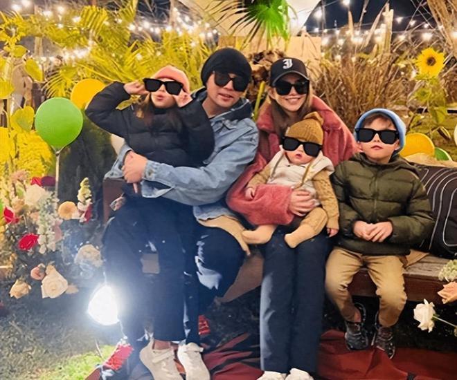 周杰伦携昆凌为妈妈叶惠美庆生！婆媳贴脸像母女