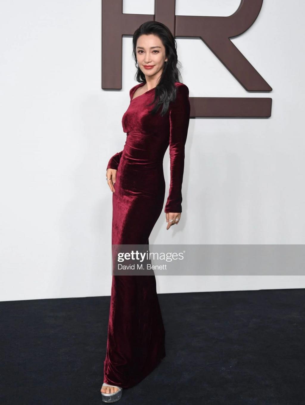 纽约时装周生图：李冰冰秦岚显年轻，易梦玲与吴谨言同框没输