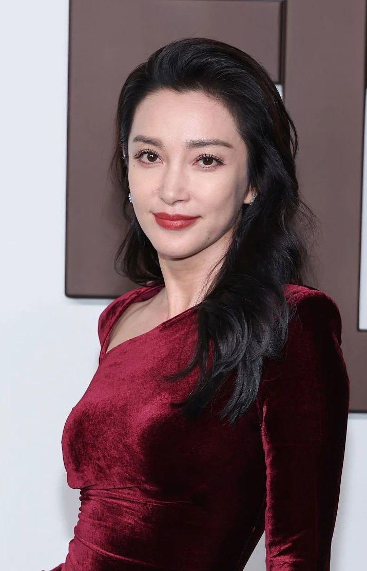 纽约时装周生图：李冰冰秦岚显年轻，易梦玲与吴谨言同框没输