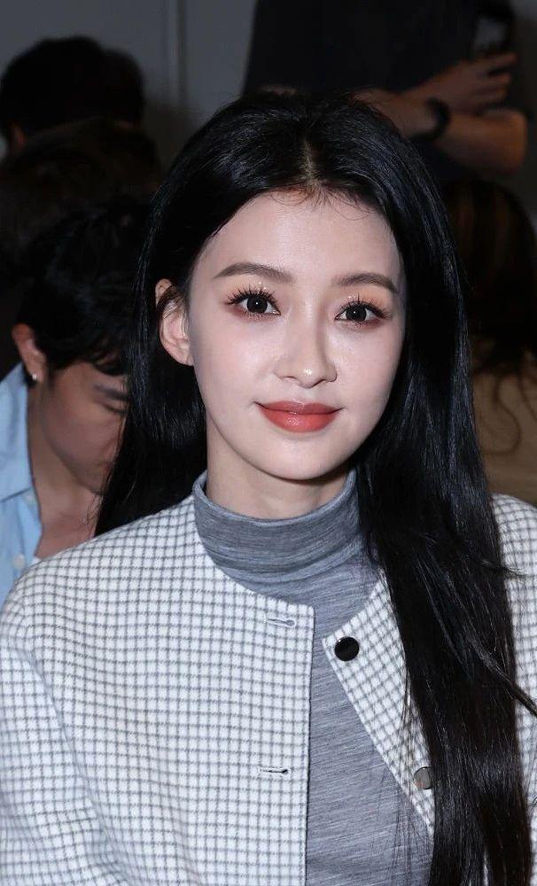 纽约时装周生图：李冰冰秦岚显年轻，易梦玲与吴谨言同框没输
