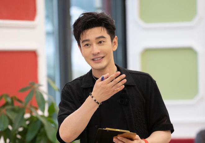 《中餐厅》比起赵又廷组，观众为什么更喜欢黄晓明组？