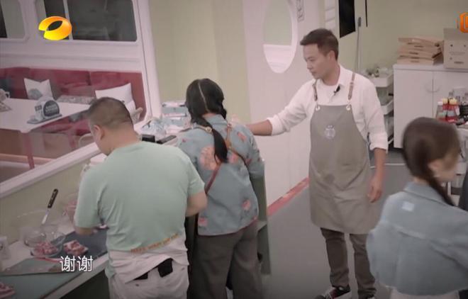 《中餐厅》比起赵又廷组，观众为什么更喜欢黄晓明组？